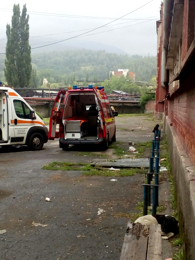 Ambulanțe pregătite accident mina Lupeni