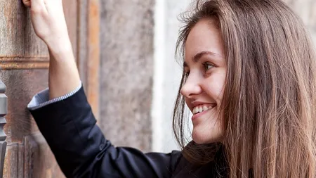 De unde provine expresia „a bate în lemn