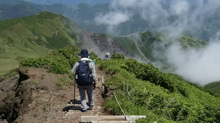 MUNTELE sacru care atrage anual sute de mii de vizitatori, accesibil doar cu taxă pentru a limita aglomerația. Doar 2 luni pe an îl poți escalada