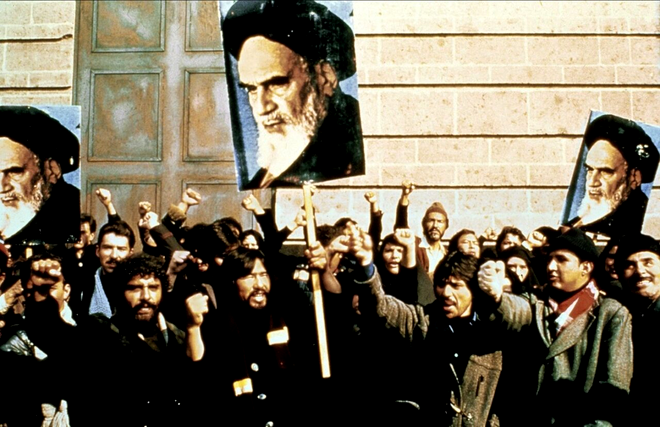 Revoluția islamică din Iran, 1979 - Ayatollahul Khomeini preia puterea după abdicarea sahului Mohammad Reza Pahlavi, aliat pro-SUA.