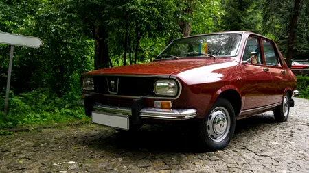 Primele mașini DACIA care s-au deplasat pe Transfăgărășan, admirate la o expoziție din Sibiu de mii de vizitatori