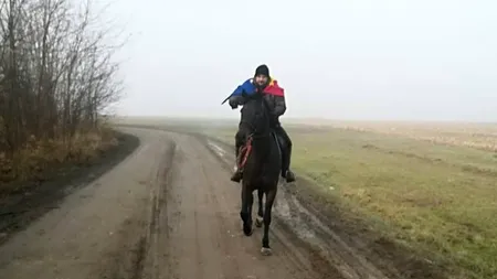 De la Timișoara la Alba Iulia CĂLARE, ca acum 100 de ani. OMAGIUL unui tânăr pentru cele OPT MILIOANE de cai care au murit în războaie