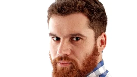 Un corporatist de 29 de ani și-a făcut o afacere de un milion de euro în timp ce muncea nouă ore pe zi pentru o multinațională