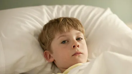 Zece copii au ajuns la spital, după ce un coleg le-a dat să mănânce 