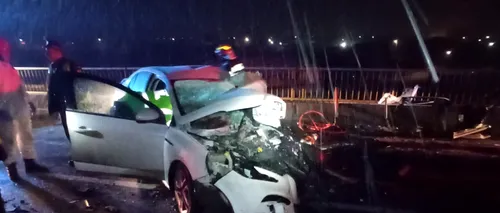 Accident grav în Sibiu. Un autoturism s-a făcut bucăţi după ce a lovit un camion