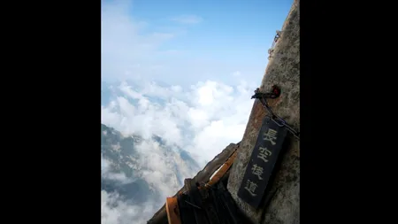 Cum arată cel mai periculos traseu de drumeție din lume