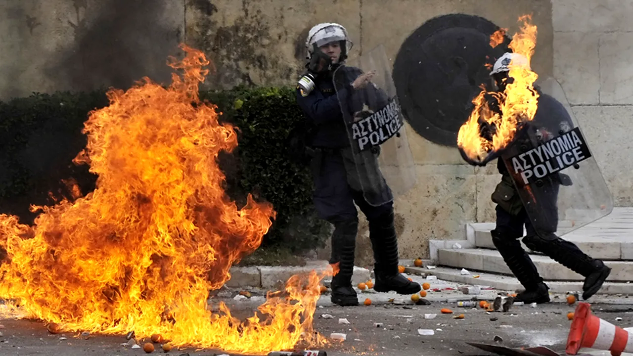 ANALIZĂ REUTERS: Ieșirea Greciei ar provoca în zona euro pierderi de ordinul sutelor de miliarde de euro