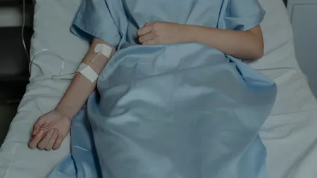 EXCLUSIV / Copil de 13 ani, adus la spital, de urgență, după ce s-a jucat cu un cartuș de vânătoare, care a EXPLODAT