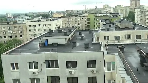 O adolescentă de 15 ani a căzut de pe un bloc din Sectorul 2 al Capitalei. Cum a fost surprinsă pe camerele de luat vederi înainte de tragedie