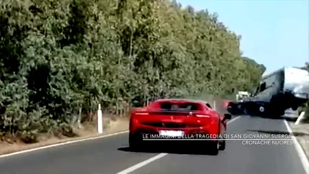 VIDEO | Trei automobile s-au lovit violent în Italia. Un CUPLU a murit carbonizat