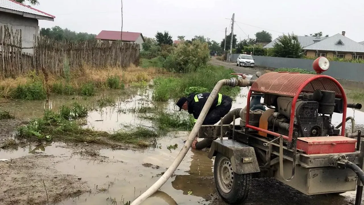 Cod galben de inundaţii pe râuri din Transilvania şi Crişana, până marți la prânz. Care sunt județele vizate