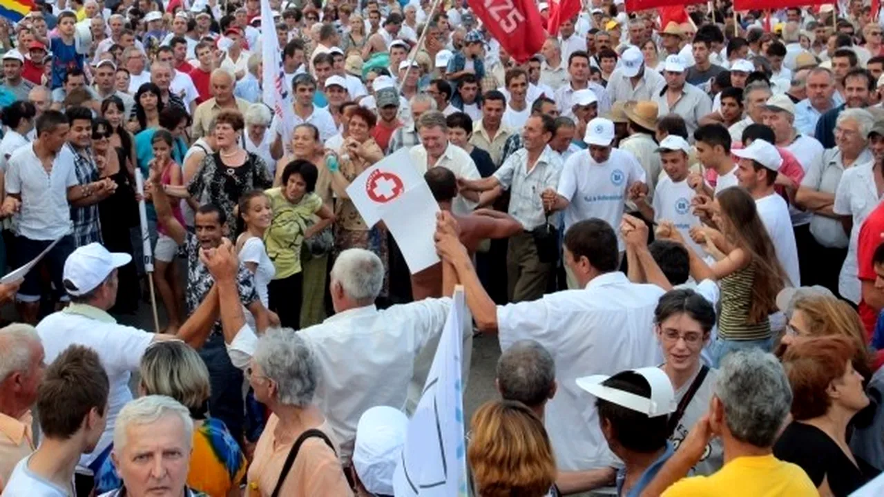 Românii au intrat în hora revizuirii. Pedeapsa cu moartea și votul obligatoriu, printre propunerile poporului de modificare a Constituției