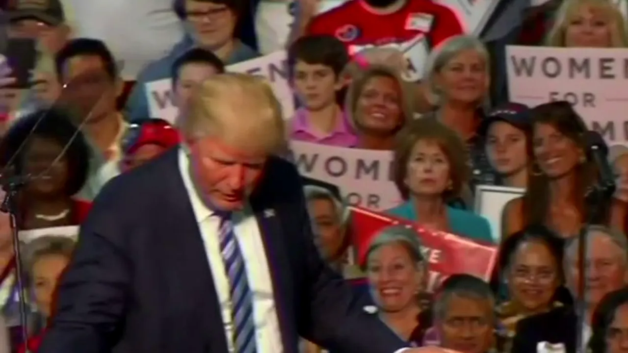 Cum reacționează Trump când se strică teleprompterele