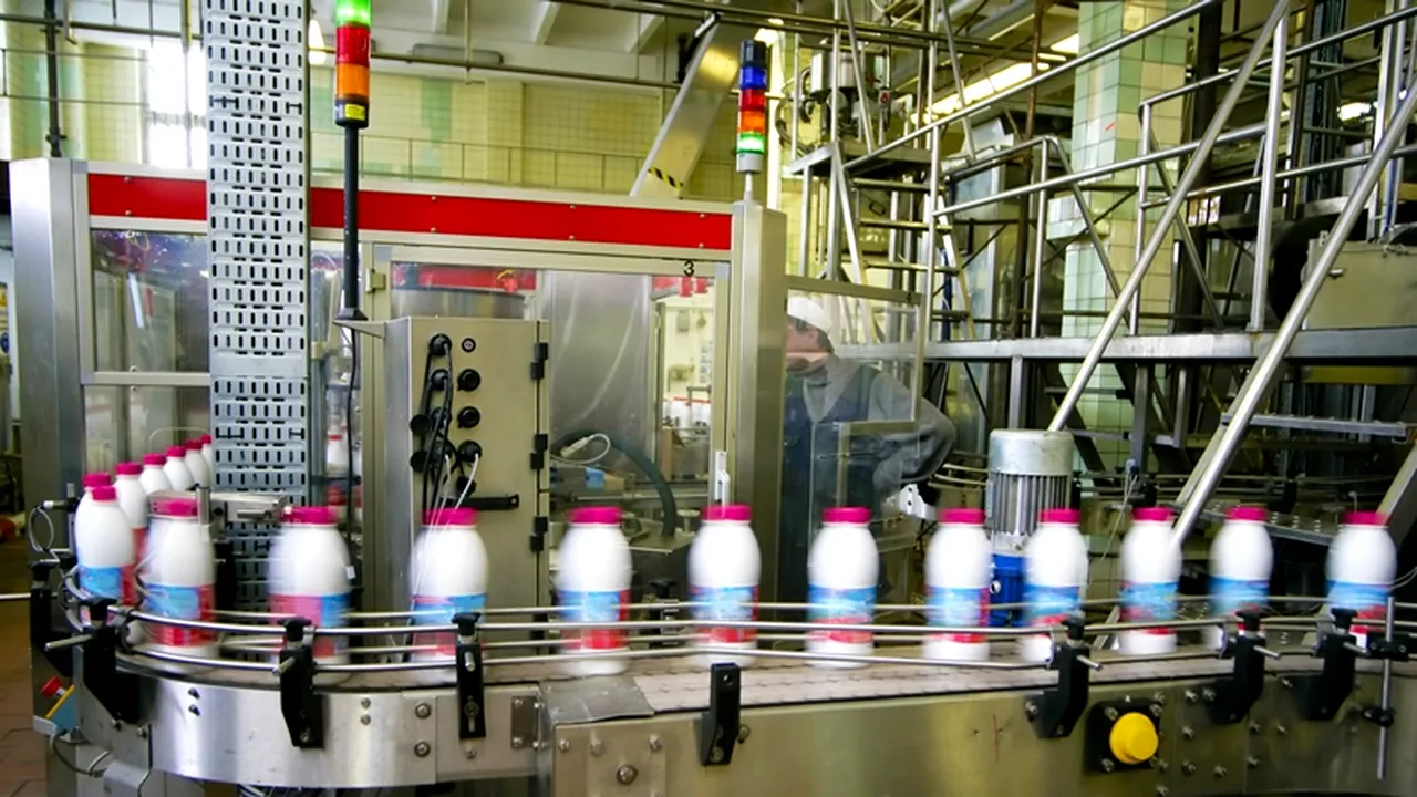 Un bărbat din Iași șantaja firmele de lactate după ce ar fi găsit 