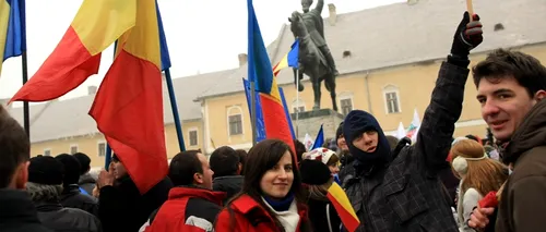 Băsescu: Dacă se poate, de 1 Decembrie fiecare român să-și pună în curte, în balcon, la fereastră, un tricolor cât de mic
