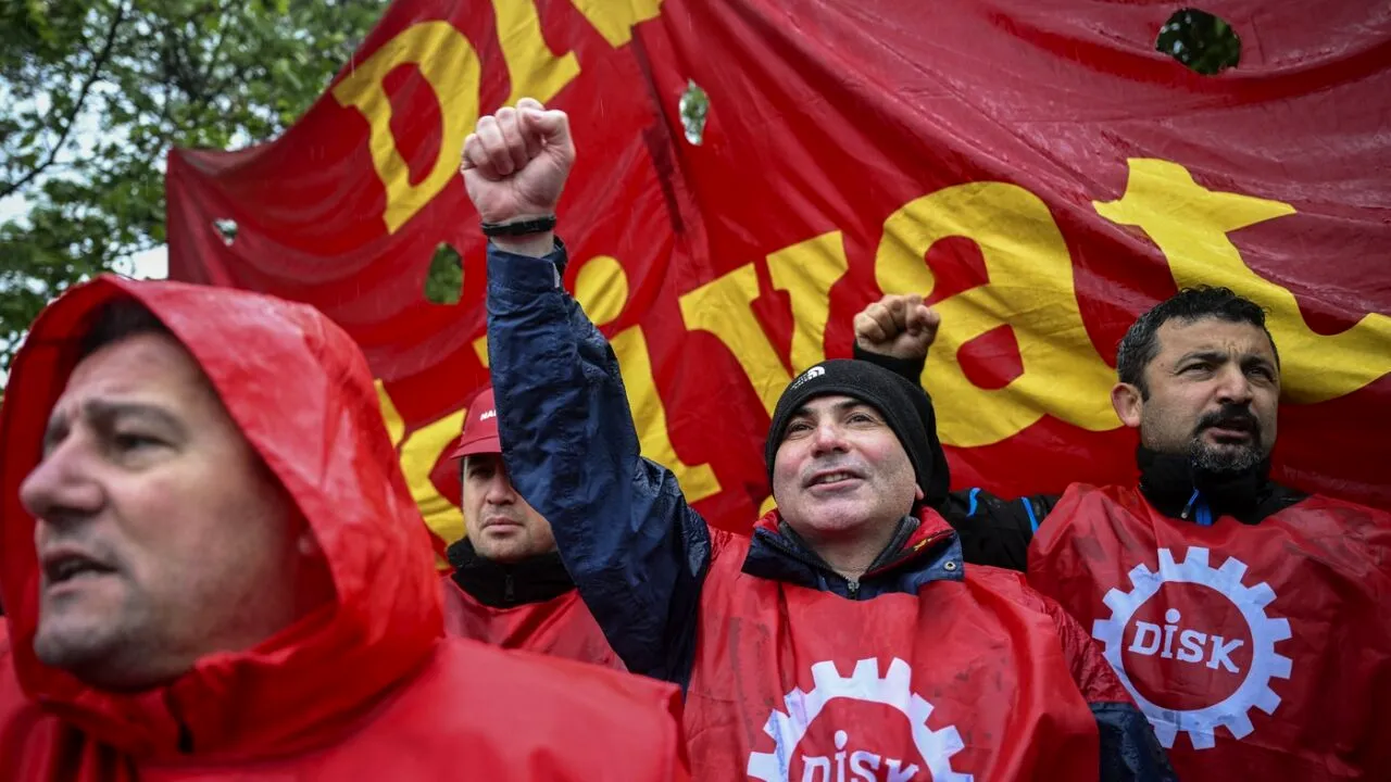Sute de persoane au fost arestate la Istanbul în timpul unor manifestații dedicate Zilei Muncii
