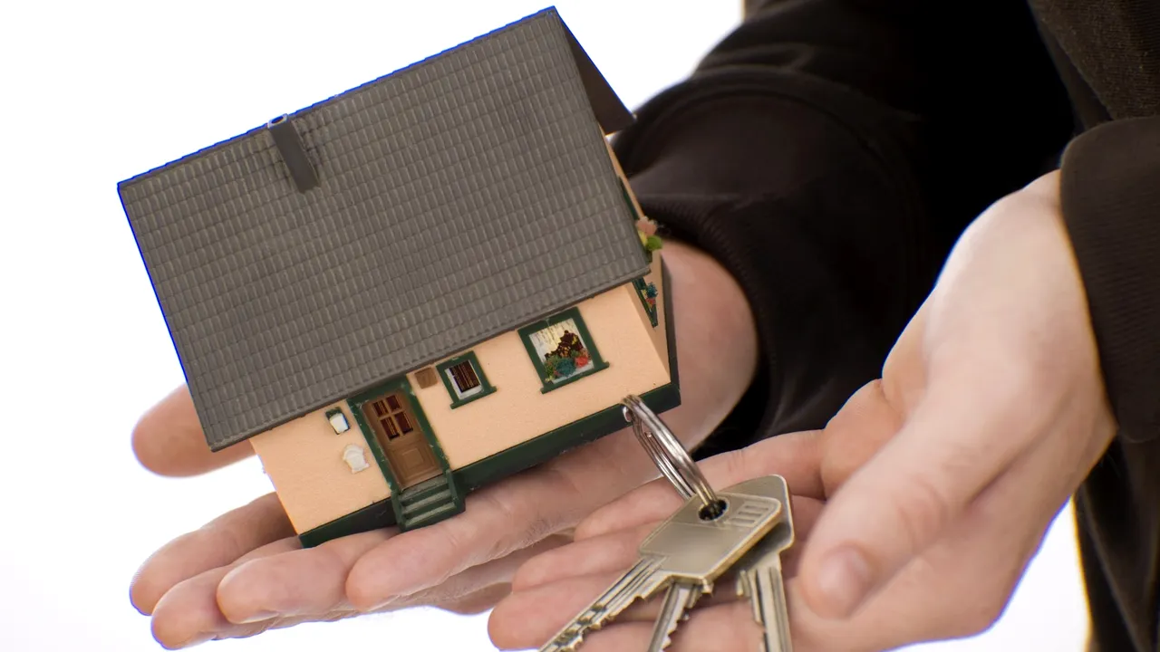 Orașul în care locuințele sunt vândute cu 1 DOLAR. Măsura are ca scop dezvoltarea sectorului imobiliar și creșterea numărului de locuitori