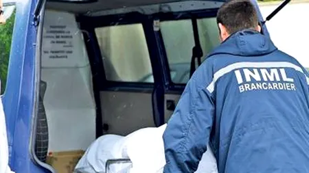 O femeie s-a aruncat în gol de la etajul 12 al unui bloc din București. Este vorba despre o posibilă SINUCIDERE, după ce polițiștii au găsit un bilet de adio