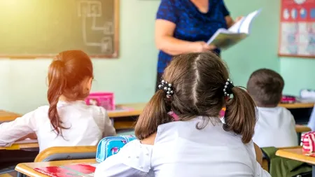 Ce VENITURI va avea un fost profesor, cu peste 44 de ani de vechime, după majorarea pensiilor din 2024