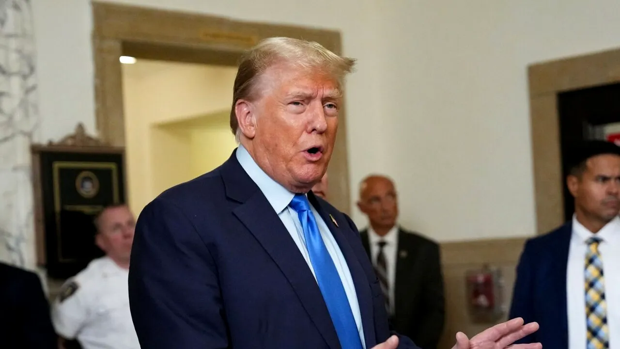 Donald Trump, acuzat că a generat profituri de un miliard de dolari prin fraude / Fostul președinte consideră „farsă” procesul din New York