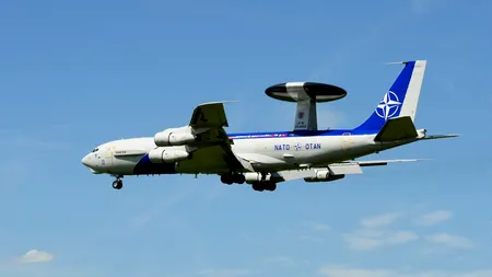 VIDEO | Aeronavele de supraveghere AWACS NATO au aterizat la București! Ministrul Apărării: „România și Aliații sunt în siguranță”