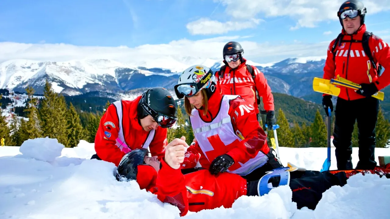 39 de persoane au avut nevoie de intervenția salvamontiștilor în ultima zi din 2025