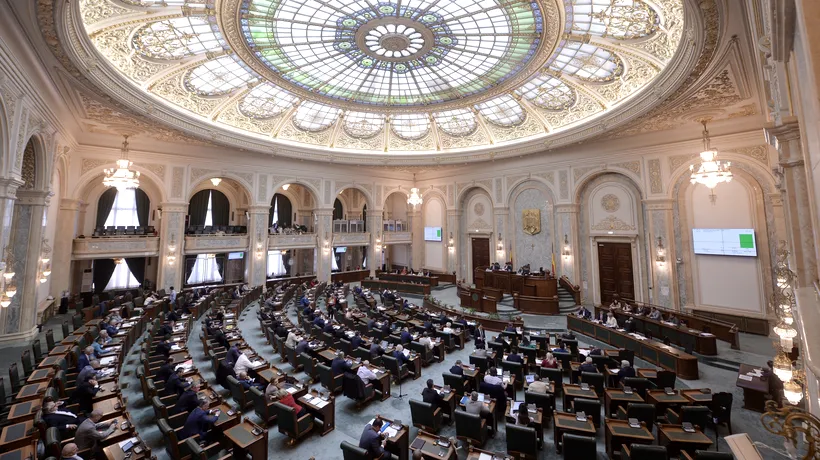 Condamnații definitiv pot să candideze la funcția de președinte al României. Legea care le-ar fi interzis acest lucru, respinsă în Senat