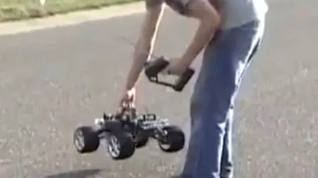 VIDEO: Ce pătește acest bărbat la o secundă după această imagine