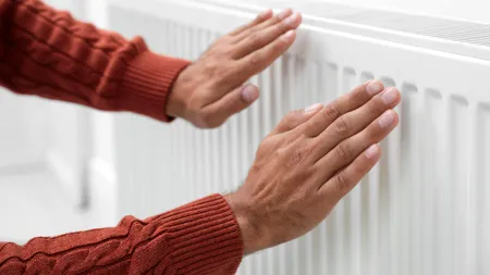 Trucul care te ajută să reduci factura la căldură, iarna aceasta. Ce să pui în spatele caloriferului