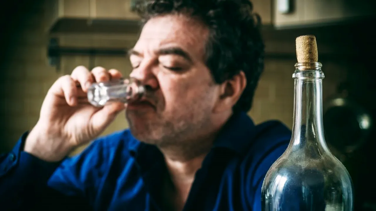 Fenomenul „trash streaming”, tot mai periculos. Un bărbat din Rusia a murit în timpul unui livestream după ce a băut 1,5 litri de votcă