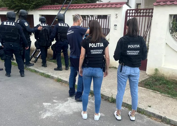 Victime fără apărare, exploatate, supuse la tratamente inumane și degradante. Sunt zeci de percheziții / Sursa foto: Poliția Română
