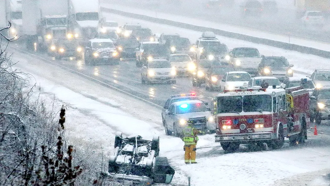 Aproximativ 300.000 de americani de pe Coasta de Nord-Est, fără electricitate de Thanksgiving