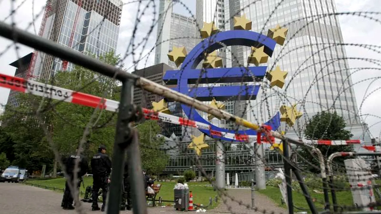 Comisia Europeană vrea să obțină dreptul de a închide băncile cu probleme din zona euro
