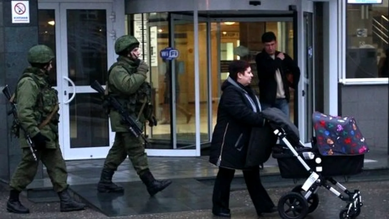 Militanți proruși au ''ocupat'' aeroportul din Simferopol