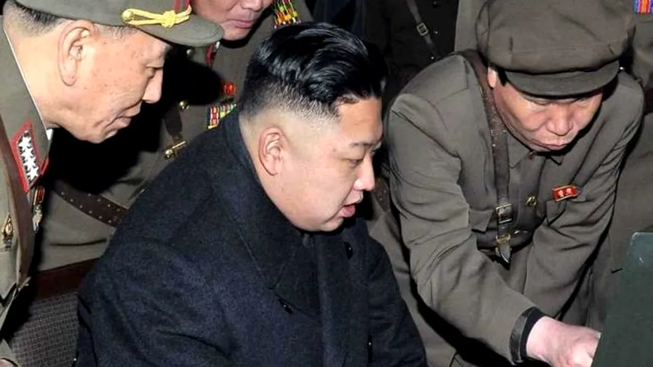 La câteva ore după ce Coreea de Nord a anunțat că-i atacă, americanii se uită la DETALIUL din dreapta jos din această FOTOGRAFIE și nu le vine să creadă: 