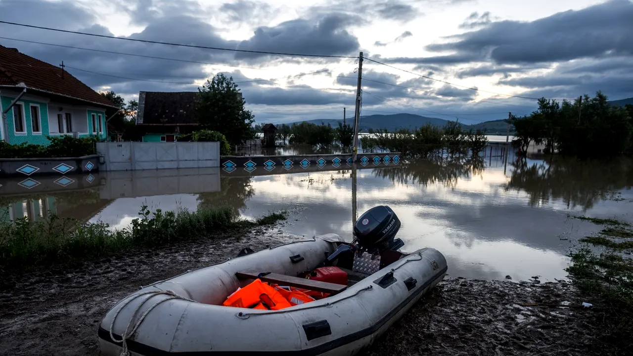 Risc de INUNDAȚII pe mai multe râuri din țară. Care sunt zonele vizate