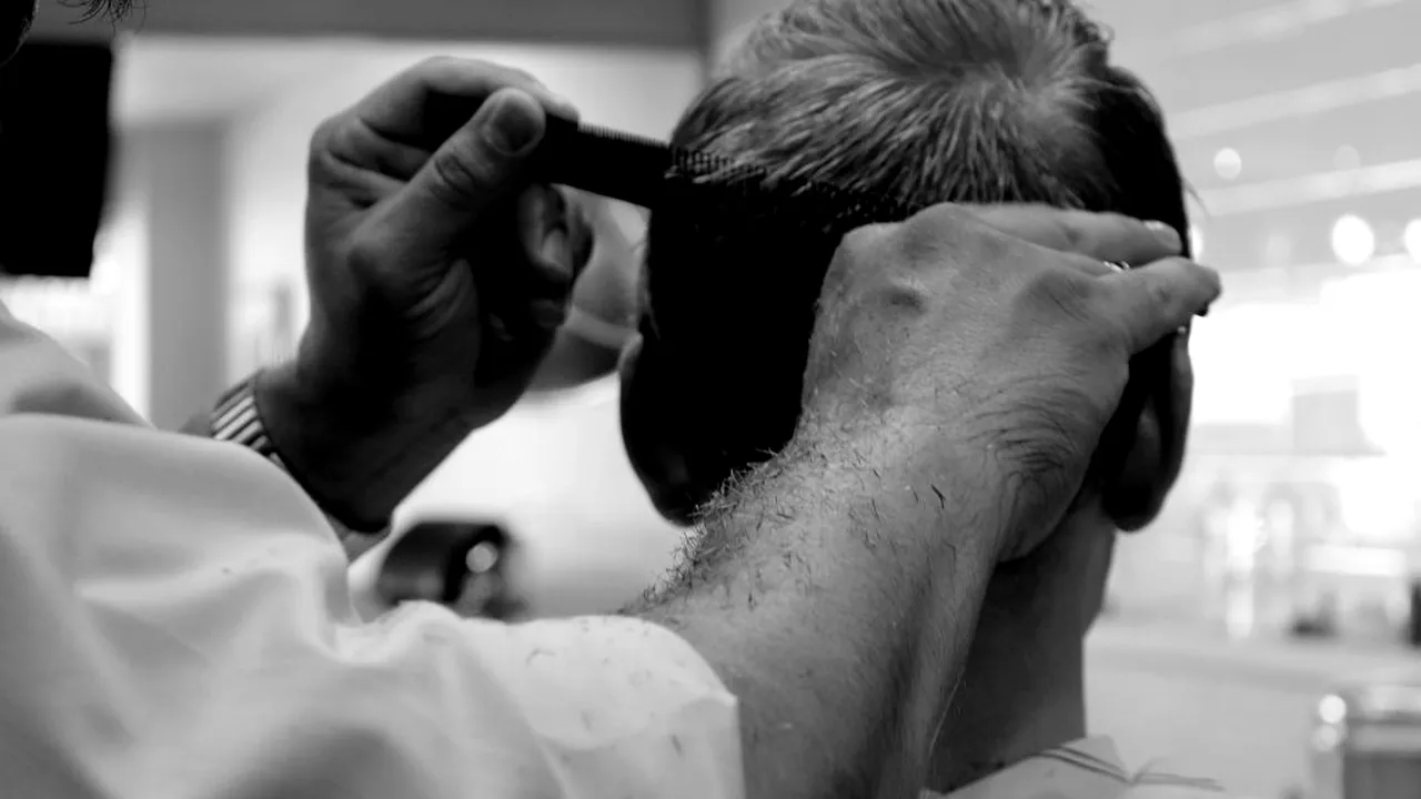 SOLUȚII în VREMEA CARANTINEI | Cum să te tunzi singur acasă