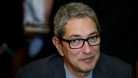 După aproape 12 ani, Consulul General al României din Africa de Sud, Andrei Zaharescu, a fost chemat în țară de Oana Țoiu