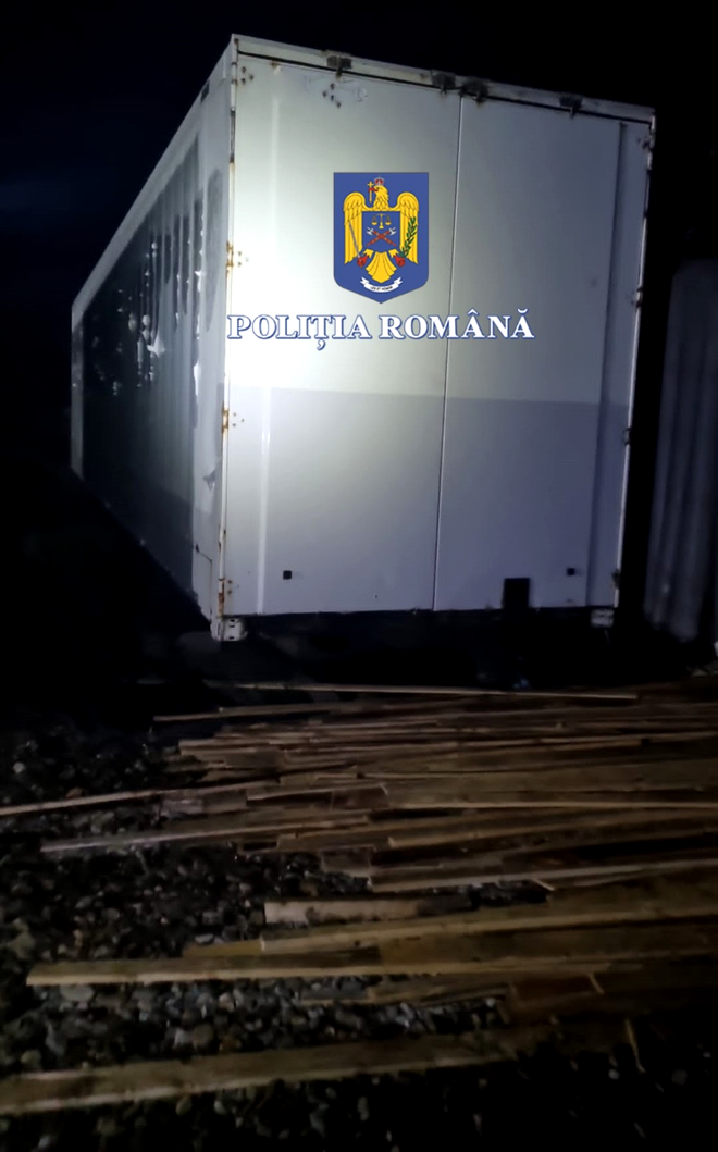 FOTO-VIDEO - Percheziții de amploare la „mafia lemnului”. Procurorii și polițiștii au descins în 17 ocoale silvice, dar și la zeci de adrese ale unor persoane suspectate că au tăiat ilegal arbori