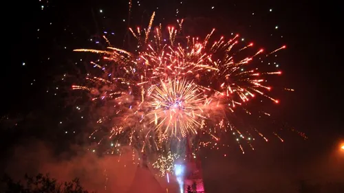 REVELION 2014. Mii de oameni, așteptați să petreacă Revelionul în stradă cu artificii și concerte