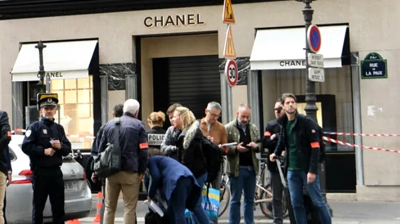 Jaf armat la un magazin Chanel din Paris. Atacatorii ar fi furat bunuri în valoare de milioane de euro
