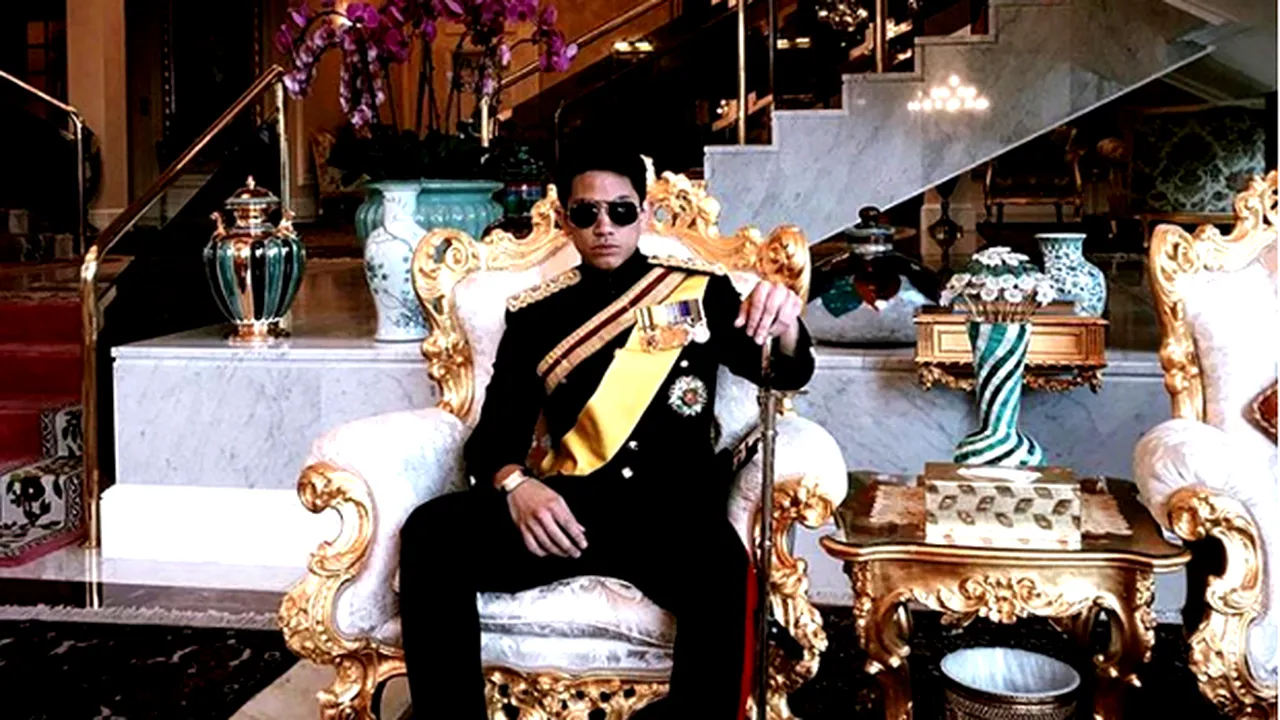 Viață de PRINȚ. Cum trăiește fiul unuia dintre cei mai bogați oameni din lume. GALERIE FOTO

