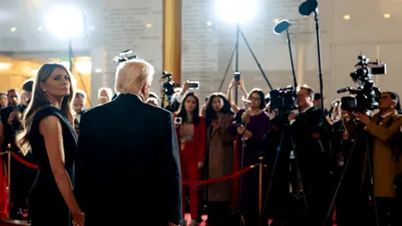 Sylvester Stallone și membrii trupei Kiss au fost premiaţi de Trump la gala Kennedy Center Honors. Melania Trump, apariție elegantă pe covorul roșu