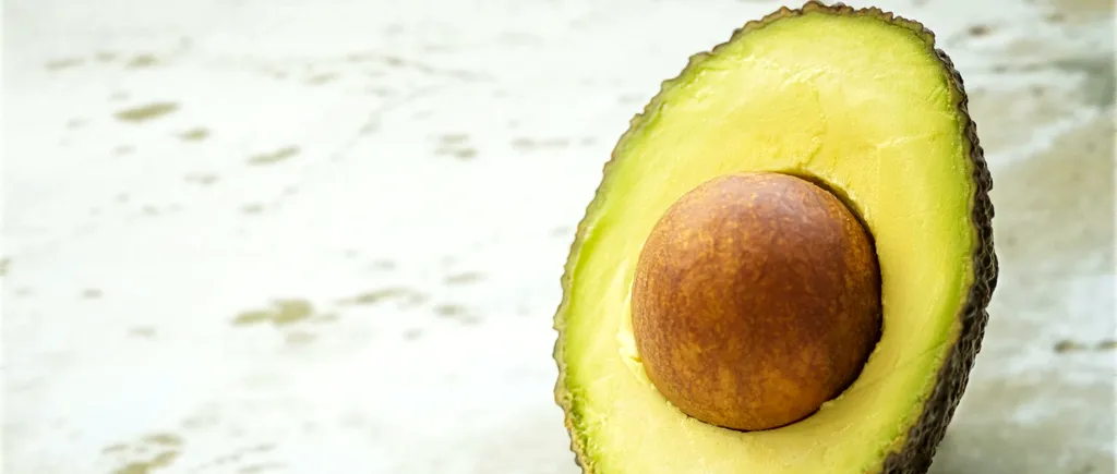 Cum să faci un avocado să se coacă mai repede. Trucul pe care puțină lume îl știe