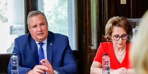 Ciucă felicită femeile din Parlament și Guvern pentru aportul adus în promovarea politicilor sociale. El a fost invitat la BEX al OFL