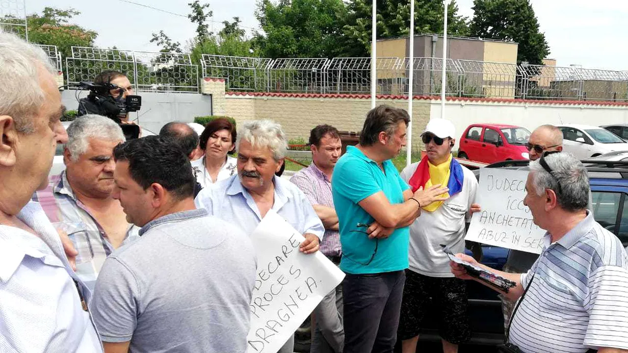 Miting pro-Dragnea, în fața Penitenciarului Rahova, după decizia CCR: „Dragnea deținut politic
