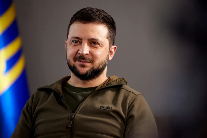 Cine este omul din spatele discursurilor emoționante ale lui Volodimir Zelenski. Are mai puțin de 200 de urmăritori pe Twitter