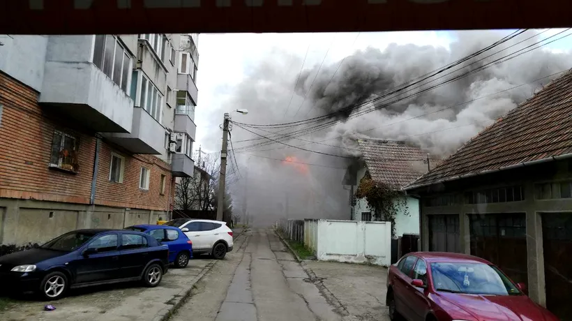 Un incendiu puternic s-a produs într-o casă din Timișoara - FOTO