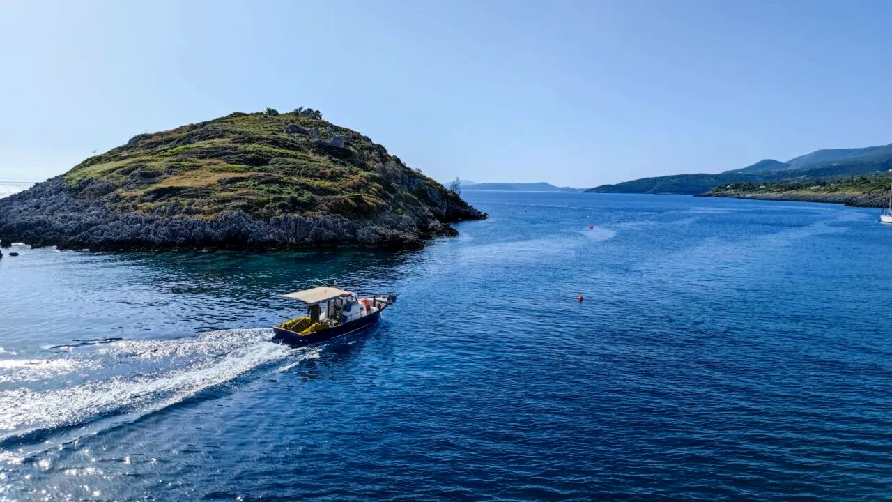 EXCLUSIV | Ce trebuie să știi dacă mergi în vacanță în Grecia. De unde să pui benzină ca să nu ai costuri prea mari. Sfaturile unui român din Thasos