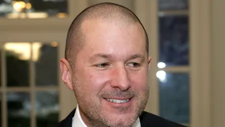 Plecarea lui Jony Ive, designerul care a proiectat primul iPhone, a provocat o cădere de 9 miliarde de dolari a acțiunilor companiei